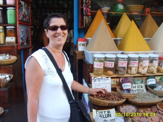 Pyramides d'épices au souk de Essaouira