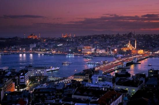 le-corne-dor-la-nuit-istanbul-c-turkeyphotosdotinfo.jpg